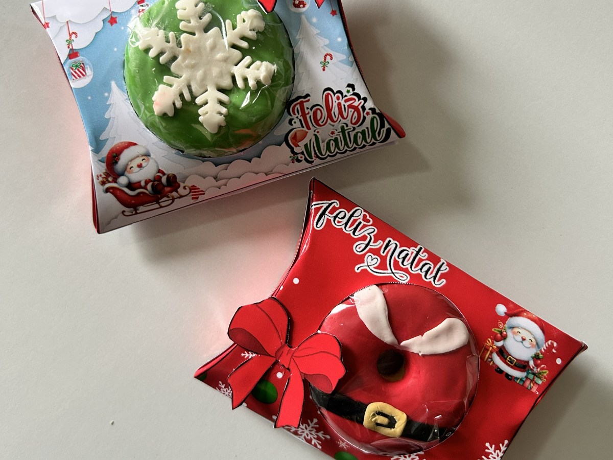 6 Artes – Lembrancinha Porta Almofadinha Mini Donuts de Natal Arquivo Digital em PNG e&nbsp;PDF