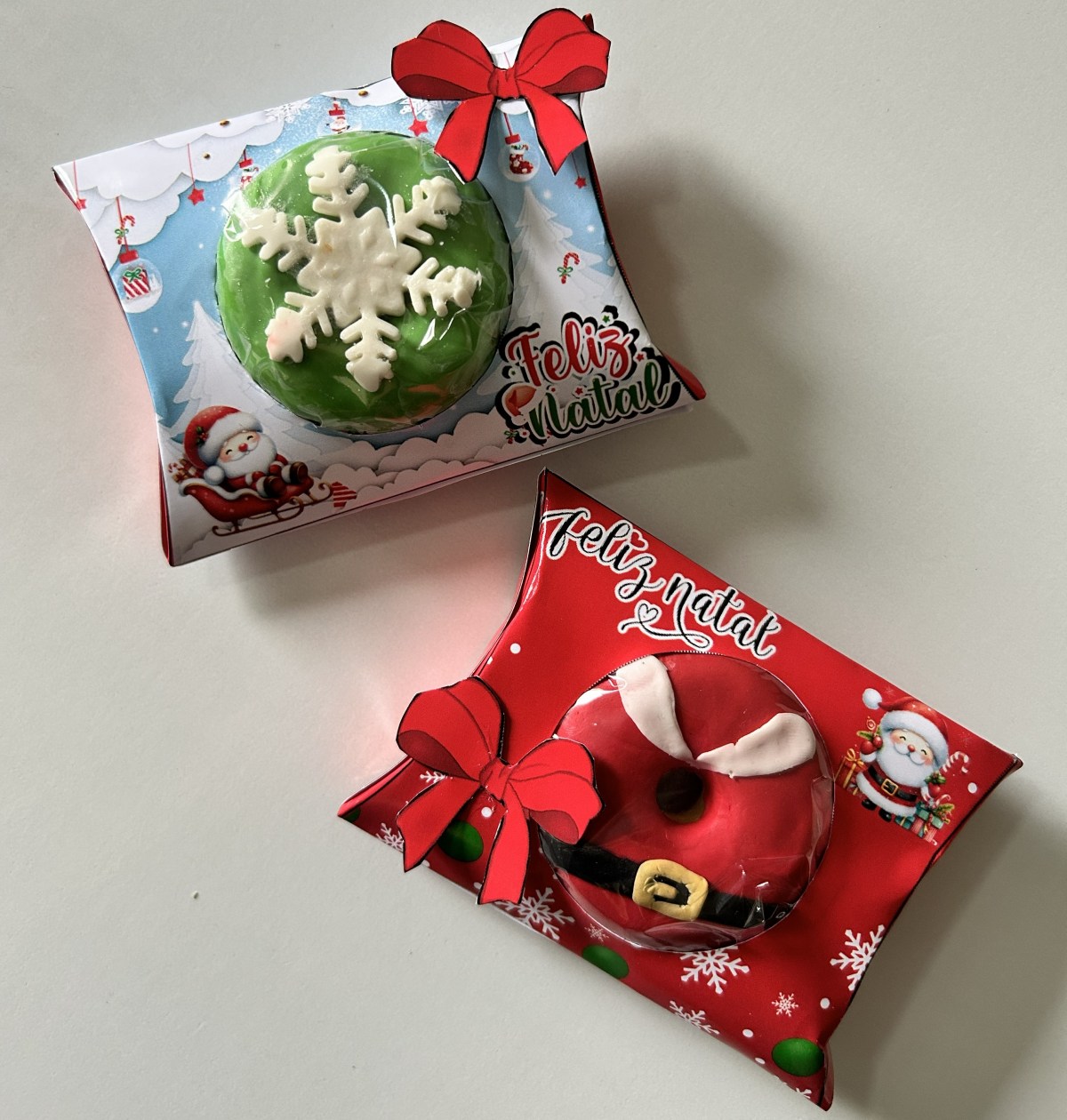 6 Artes – Lembrancinha Porta Almofadinha Mini Donuts de Natal Arquivo Digital em PNG e&nbsp;PDF